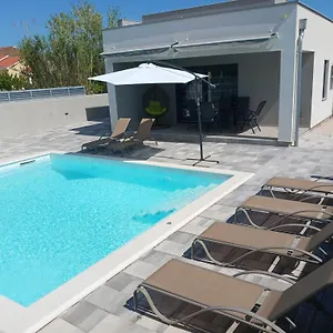 Holiday House Sara With Heated Pool Ferienhaus